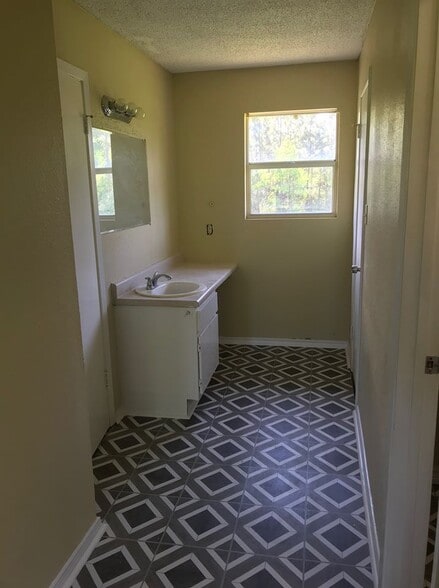 Master bath - 838 Lizzie Ln
