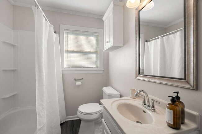 Building Photo - 1707 1st Terrace