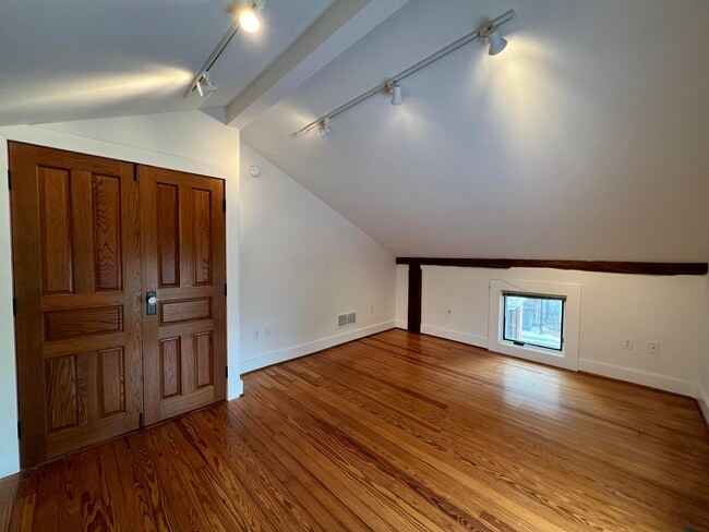 Building Photo - 310 2nd St