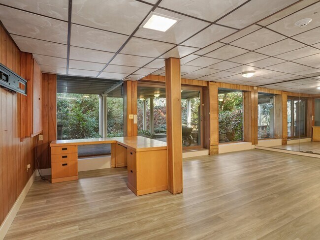 Building Photo - 8 Bayberry Ridge Rd