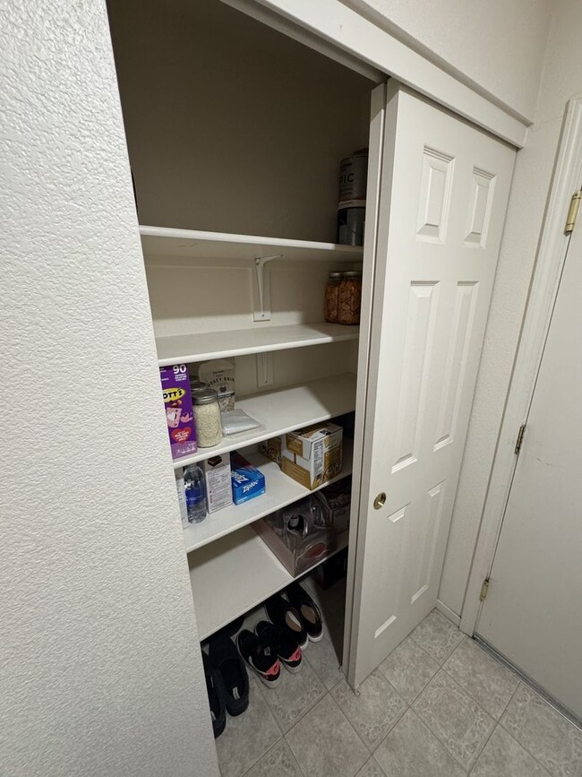 Building Photo - 17605 Alexandria Ct