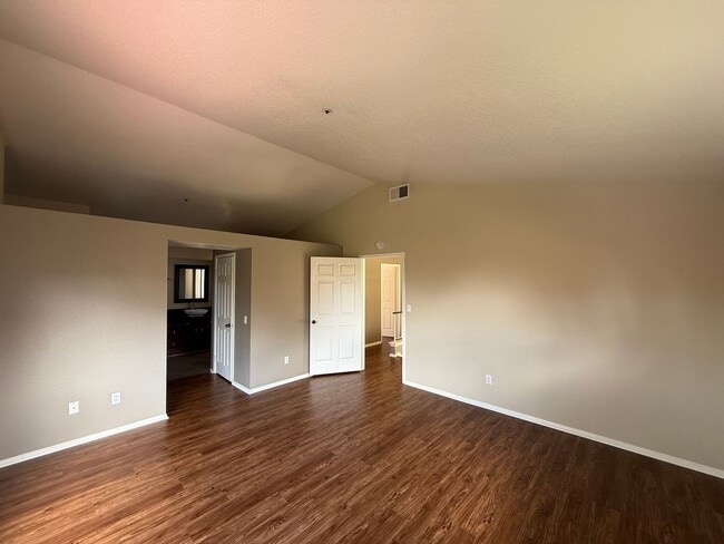 Building Photo - Beautiful 4B/2.5BA House in Vista w/ Attac...