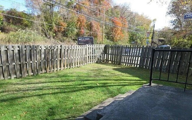 Building Photo - (MR) 847-853 Tydings