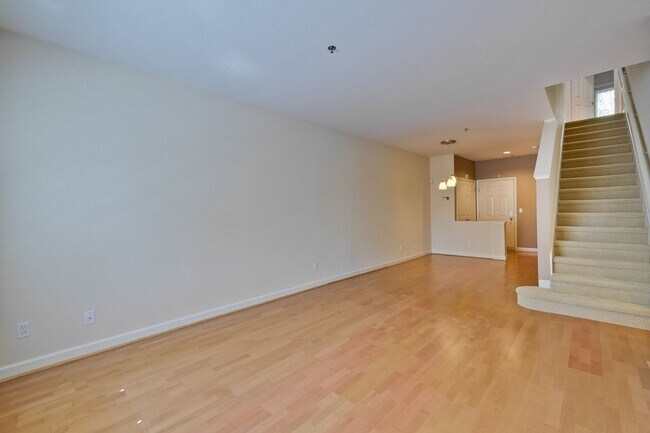 Building Photo - Downtown Mountain View l Stylish Home