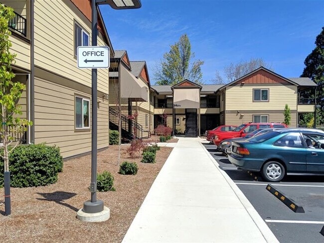 Building Photo - 556 G St