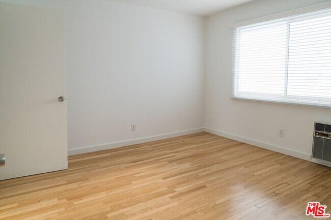 Building Photo - 1223 N Crescent Heights Blvd