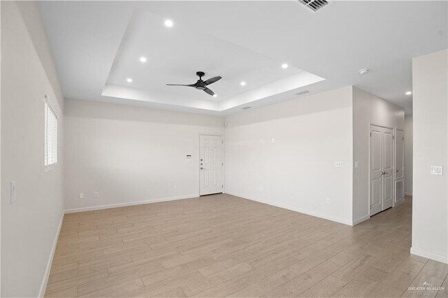 Building Photo - 15 Duke Ave