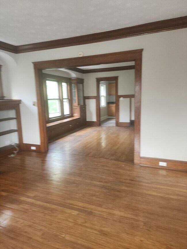 Building Photo - 126th,E.2681
