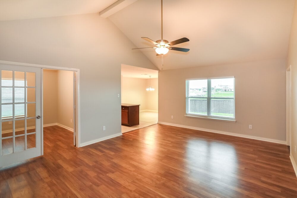 Building Photo - 111 Cottonwood Dr