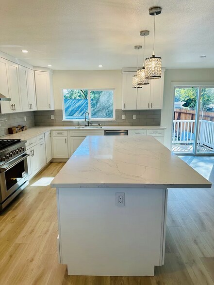 Building Photo - 604 Los Olivos Rd