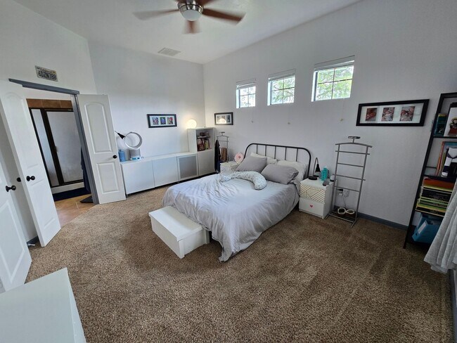 Building Photo - 15417 Meadow Pass