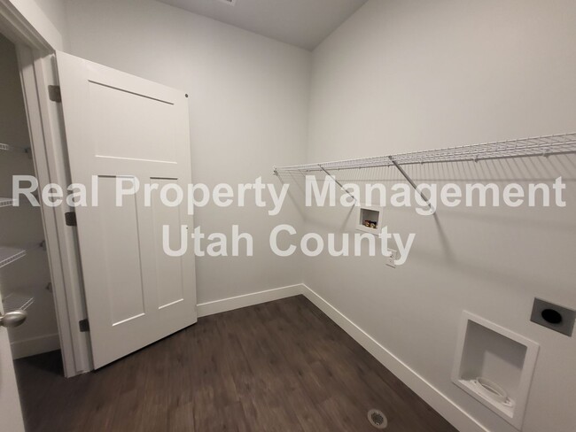 Building Photo - Small Pet Friendly Lehi Condo