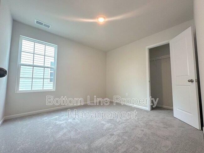 Building Photo - 5336 Small St