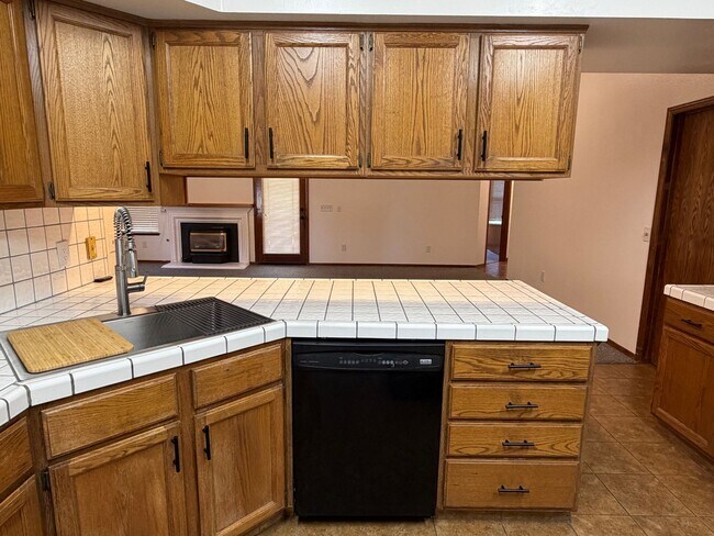 Building Photo - 5933 W Iris Ct