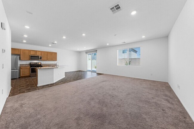 Building Photo - Modern 3-Bedroom + Loft Near VA Hospital