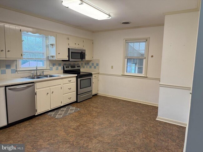 Building Photo - 5110 Woodbine Rd