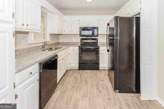 Building Photo - 170 Woodcrest Dr