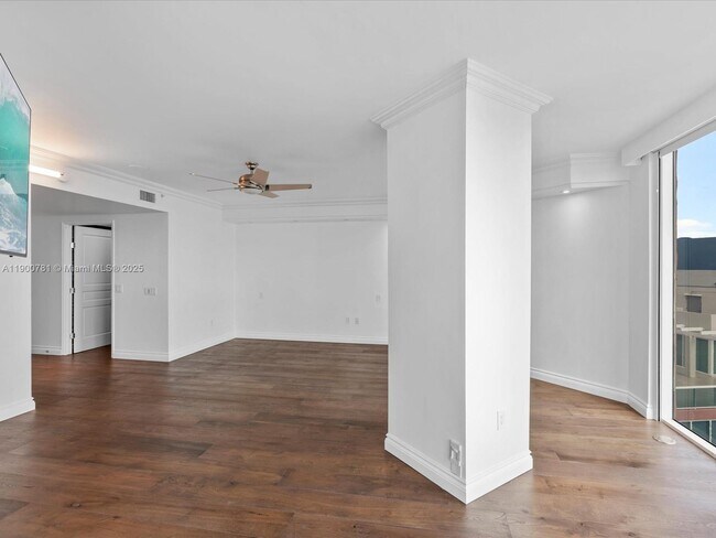 Building Photo - 3370 Hidden Bay Dr