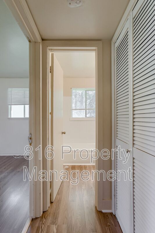 Building Photo - 15411 Barat Ave