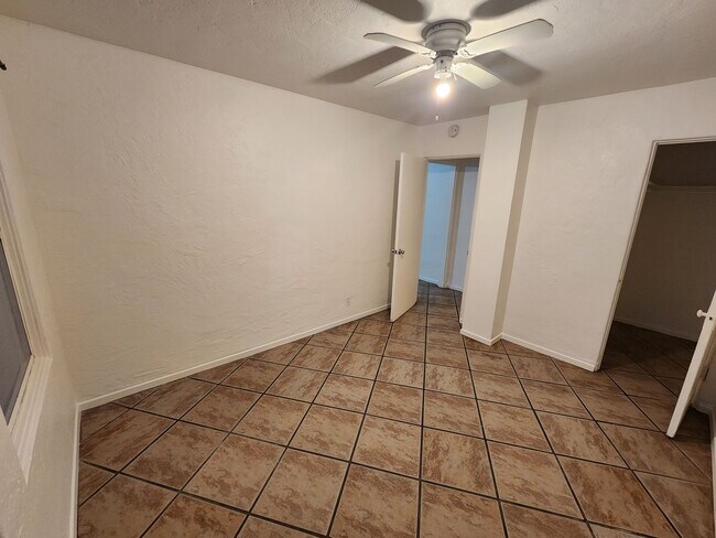 Building Photo - FIRST MONTH FREE! 1 Bedroom Apt, Upstairs ...