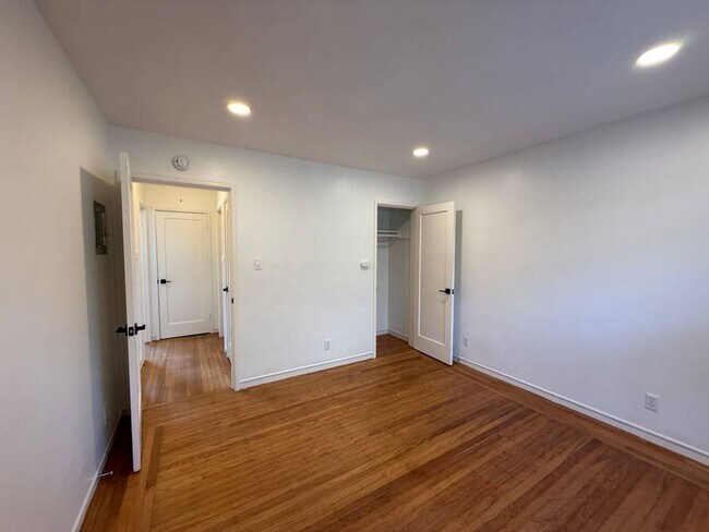 Building Photo - 1br - 700ft2 - Charming 8-unit apartment building. Walk to N. Berkeley BART