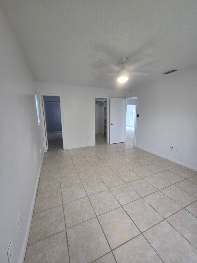 Building Photo - 9231 Antrim St