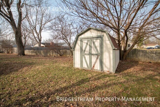 Building Photo - 3 bedroom, 1.5 bath ranch home with shed a...