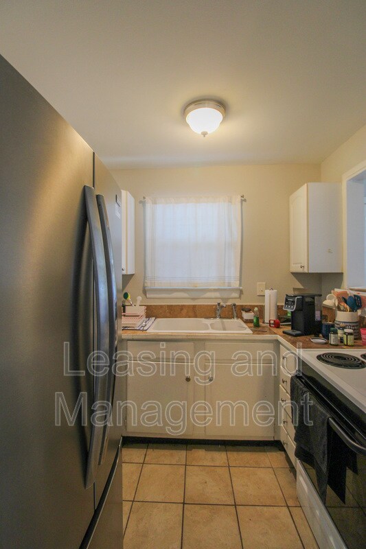 Building Photo - 867 Colony Dr