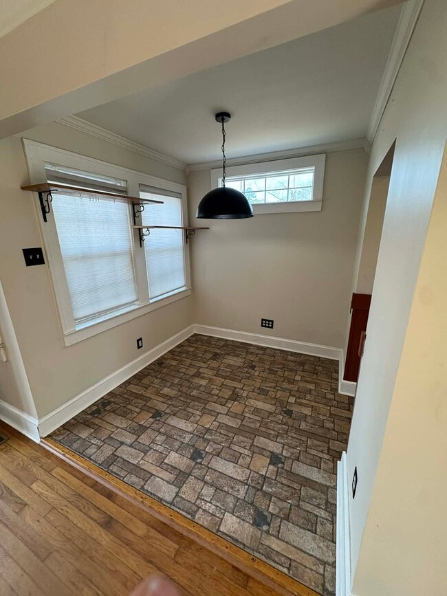 Building Photo - 206 Briggs Ave