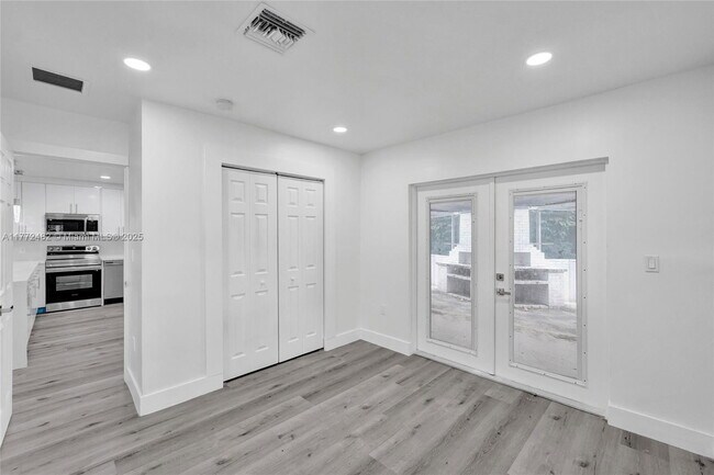Building Photo - 101 SW 53rd Ave