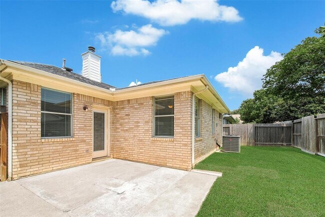 Building Photo - 2922 Green Valley Trail Dr