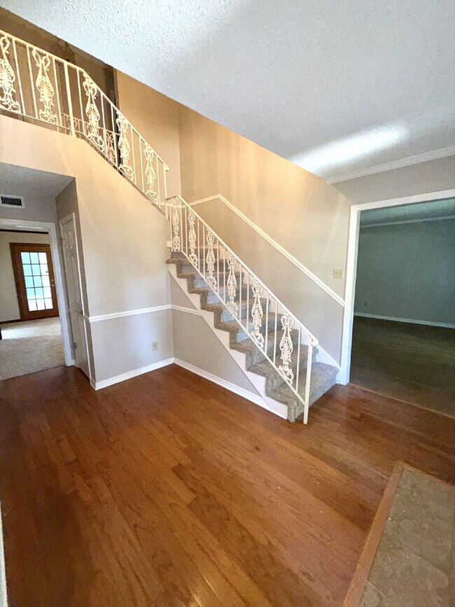 Building Photo - Beautiful 2400 square foot, 4 bedroom, 2.5 bath home in West Mobile.