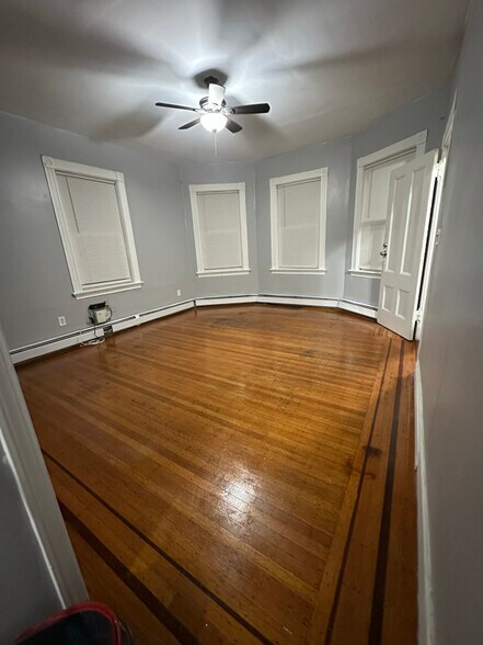 Building Photo - 106 Taylor St