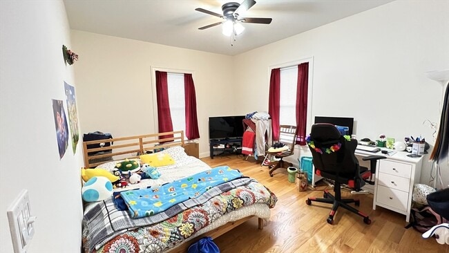 Building Photo - 489 Main St