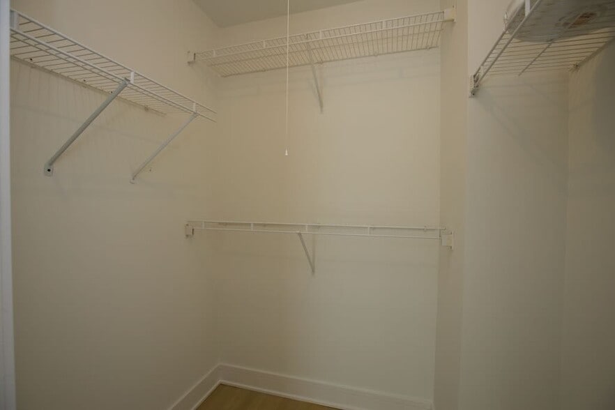 Building Photo - 949 W Grace St