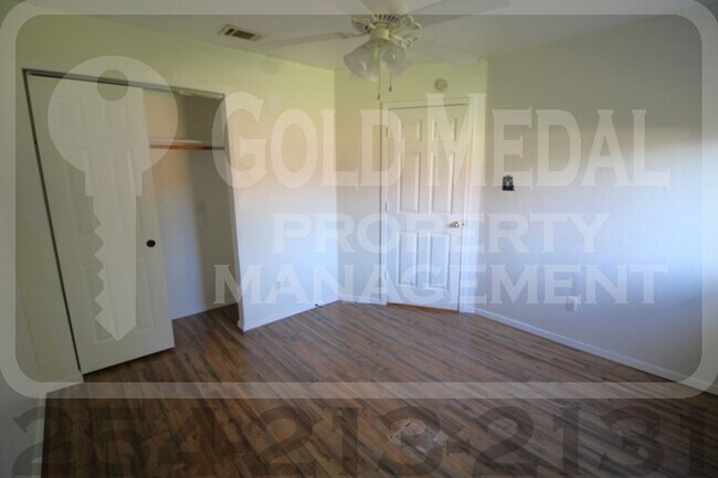 Building Photo - Beautiful 3-bed, 2-bath home now available...