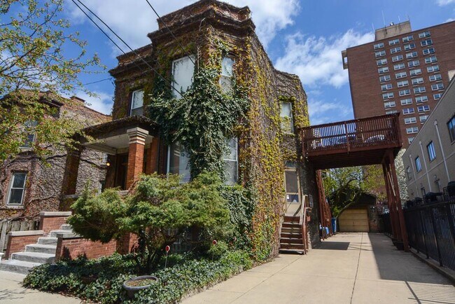 Primary Photo - 3937 N Wayne Ave