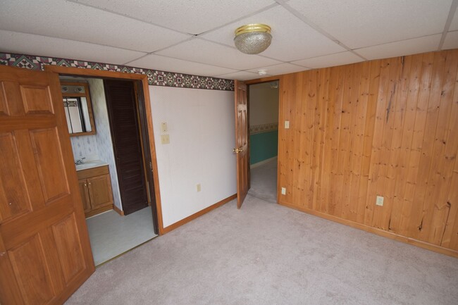 Building Photo - Two Bedroom Home with Carport, Laundry & more!