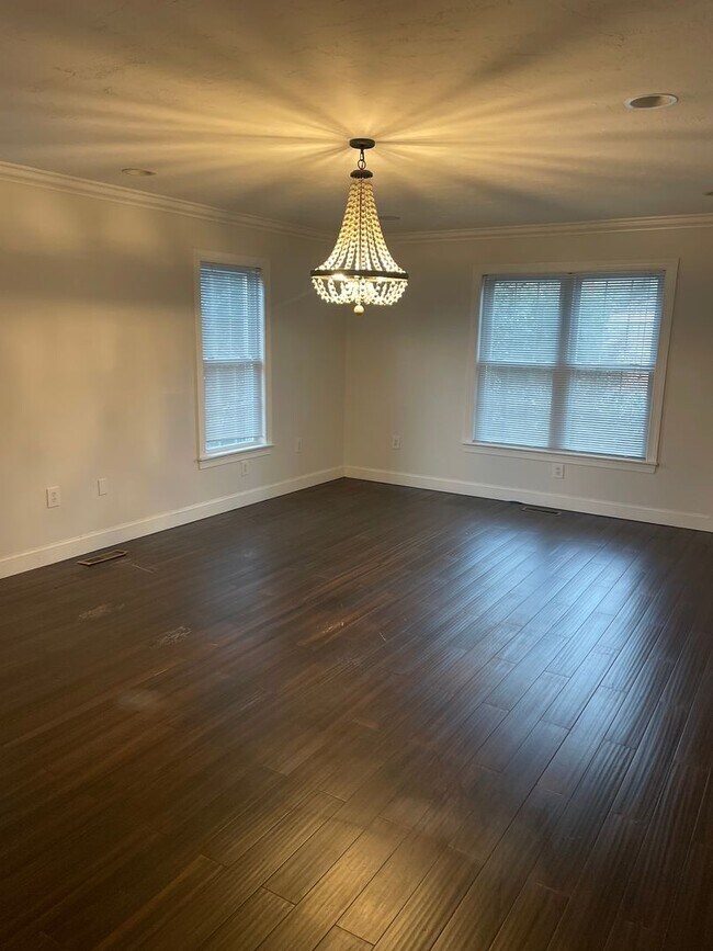 Building Photo - 2812 Kecoughtan Rd