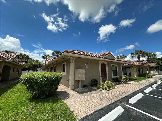 Building Photo - 1045 NE 10th Ave