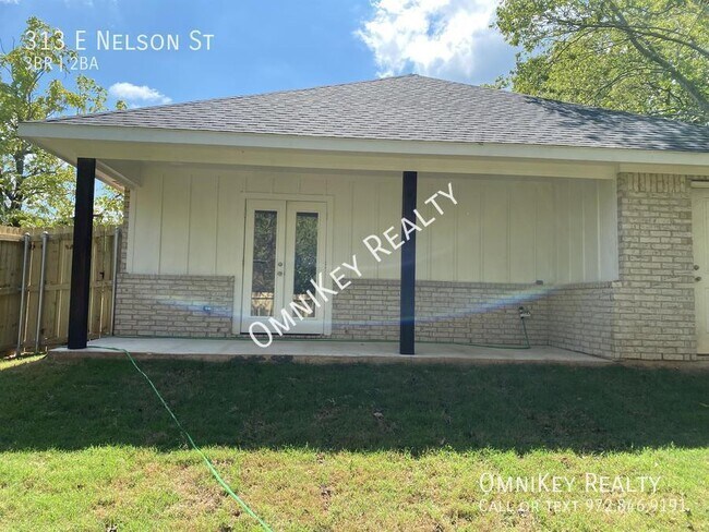 Building Photo - 313 E Nelson St