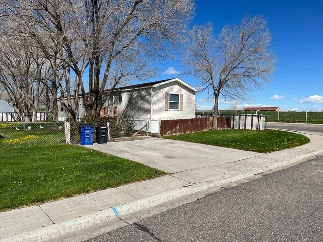 Building Photo - 2 Bedroom 2 Bath Updated Mobile Home in Cliffview Mobile Home Park. Very well kept-up area.