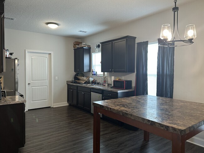 Building Photo - 345 Mcclelland Lp NE