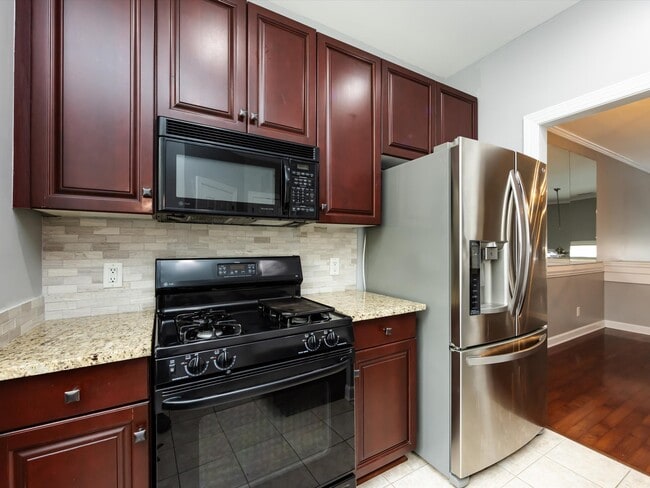 Building Photo - 4936 S Hill View Dr