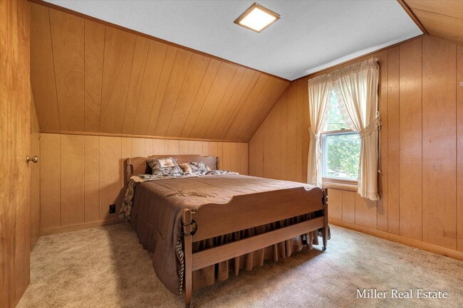 Building Photo - "Charming 3-Bedroom Lakehouse retreat with Spacious 2128 Sq Ft Layout in Hastings, MI!"