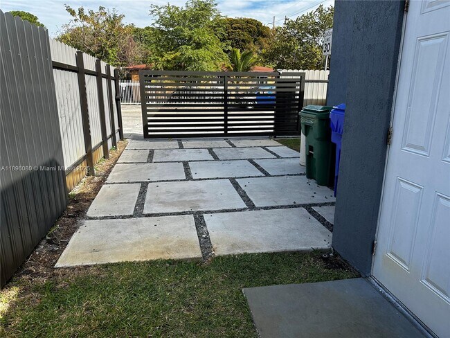 Building Photo - 6844 NW 5th Ave