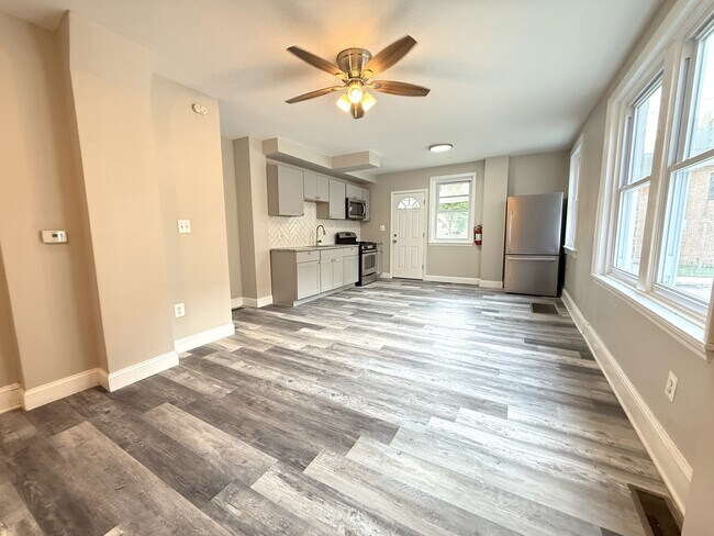 Building Photo - 200 Nassau Pl