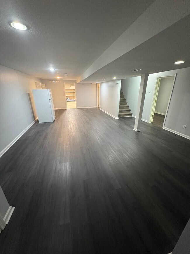 Building Photo - 4 bed/4.5 bath Overland Park Home w/seasonal Pool/Park/Trail in Blue Valley!!