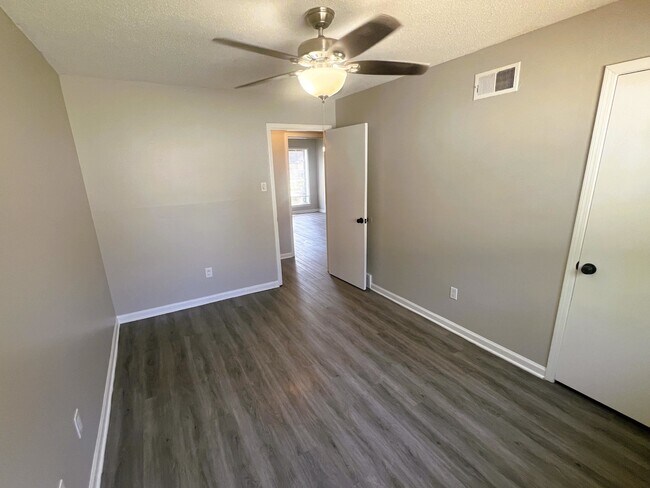 Building Photo - 5300 Steuben Dr