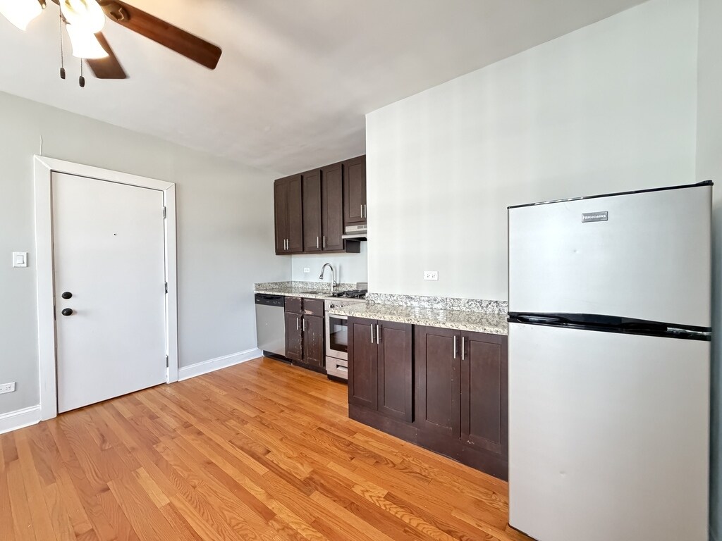 Building Photo - 623 W Patterson Ave